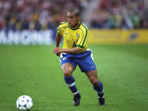 Roberto Carlos là huyền thoại ở vị trí hậu vệ trái