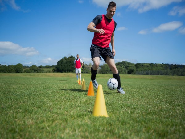 Dribble là gì? Ưu/nhược điểm của kỹ thuật đỉnh cao trong bóng đá