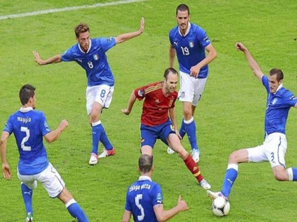 Catenaccio là gì? Nguyên tắc hoạt động của chiến thuật