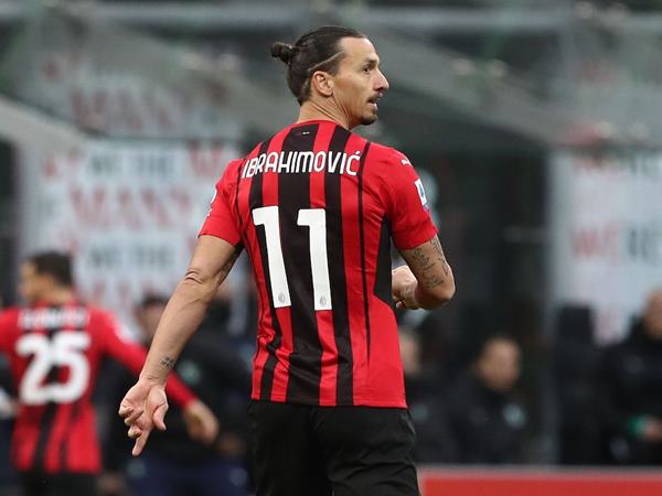 Ibrahimovic mặc áo số mấy?