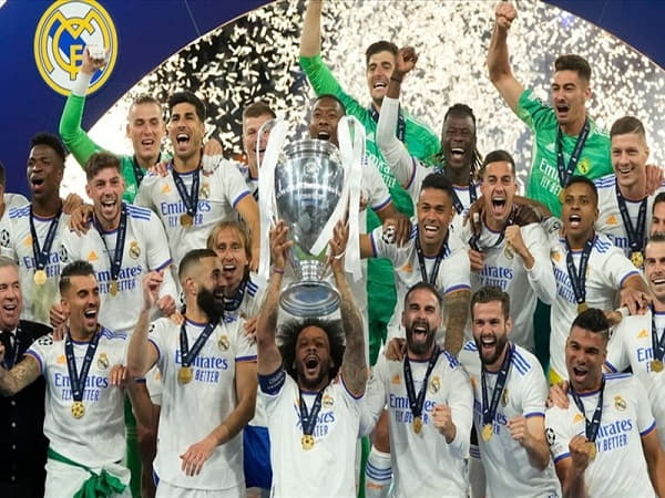 Đội hình Real Madrid huyền thoại vô địch Champions League liên tiếp 